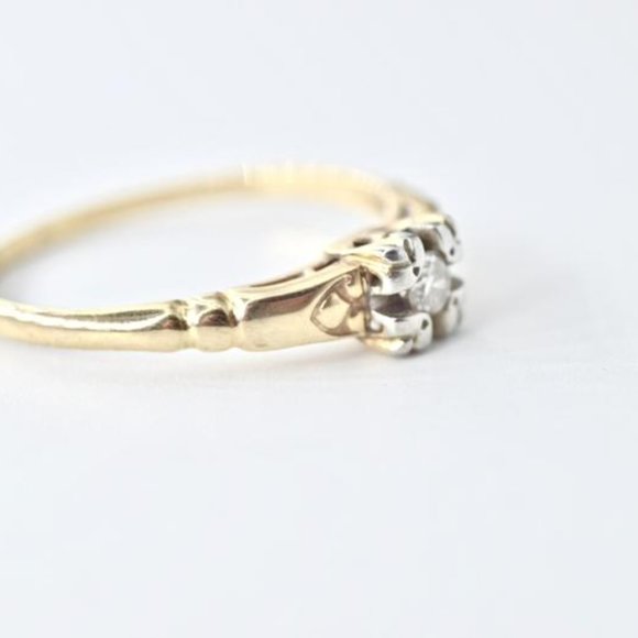 Vintage 14k Gold and Diamond Engagement Ring - Picture 4 of 10